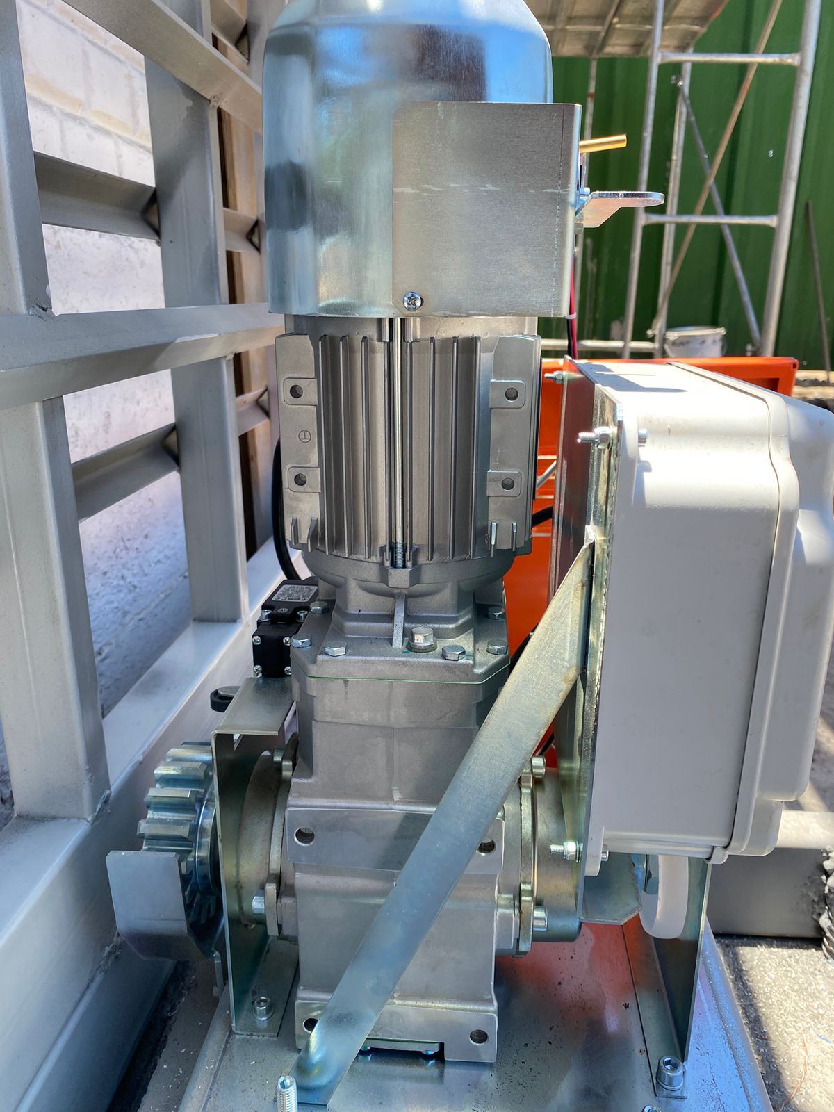 vista lateral 2 motor FAAC 884 sin tapa