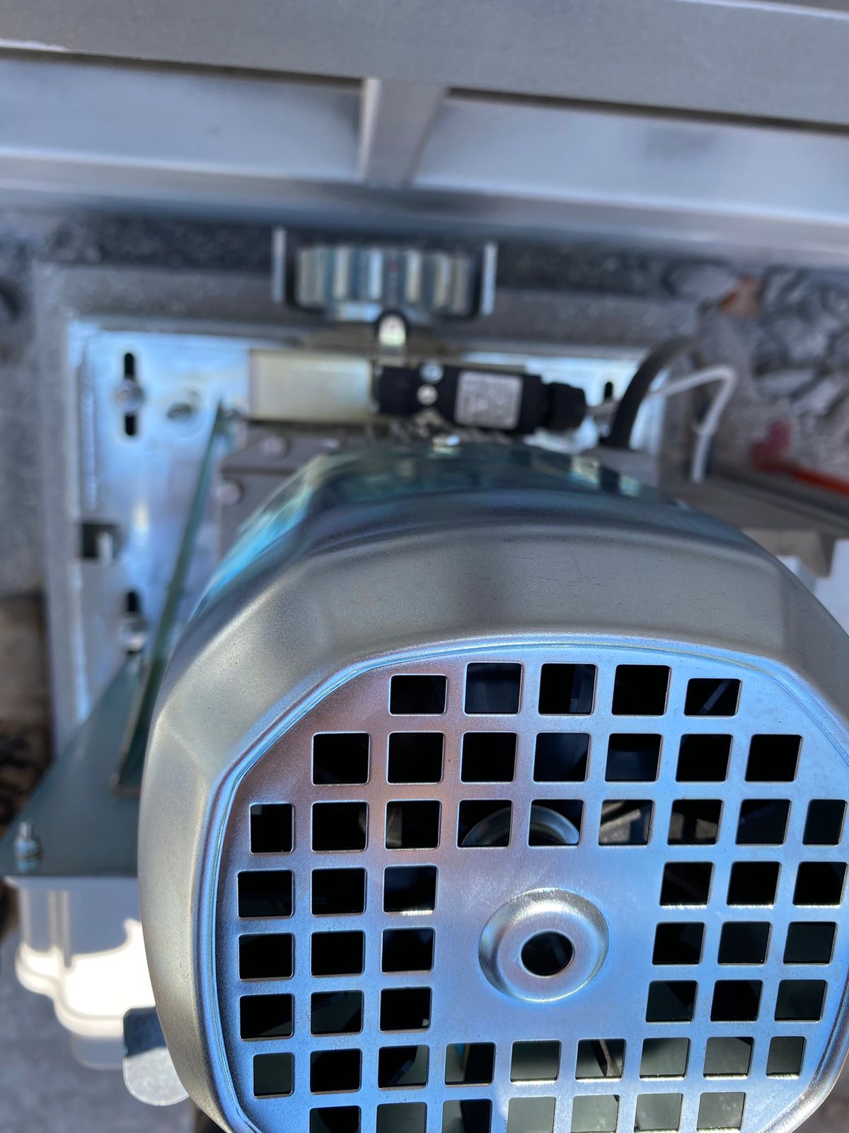 vista superior motor FAAC 884 sin tapa